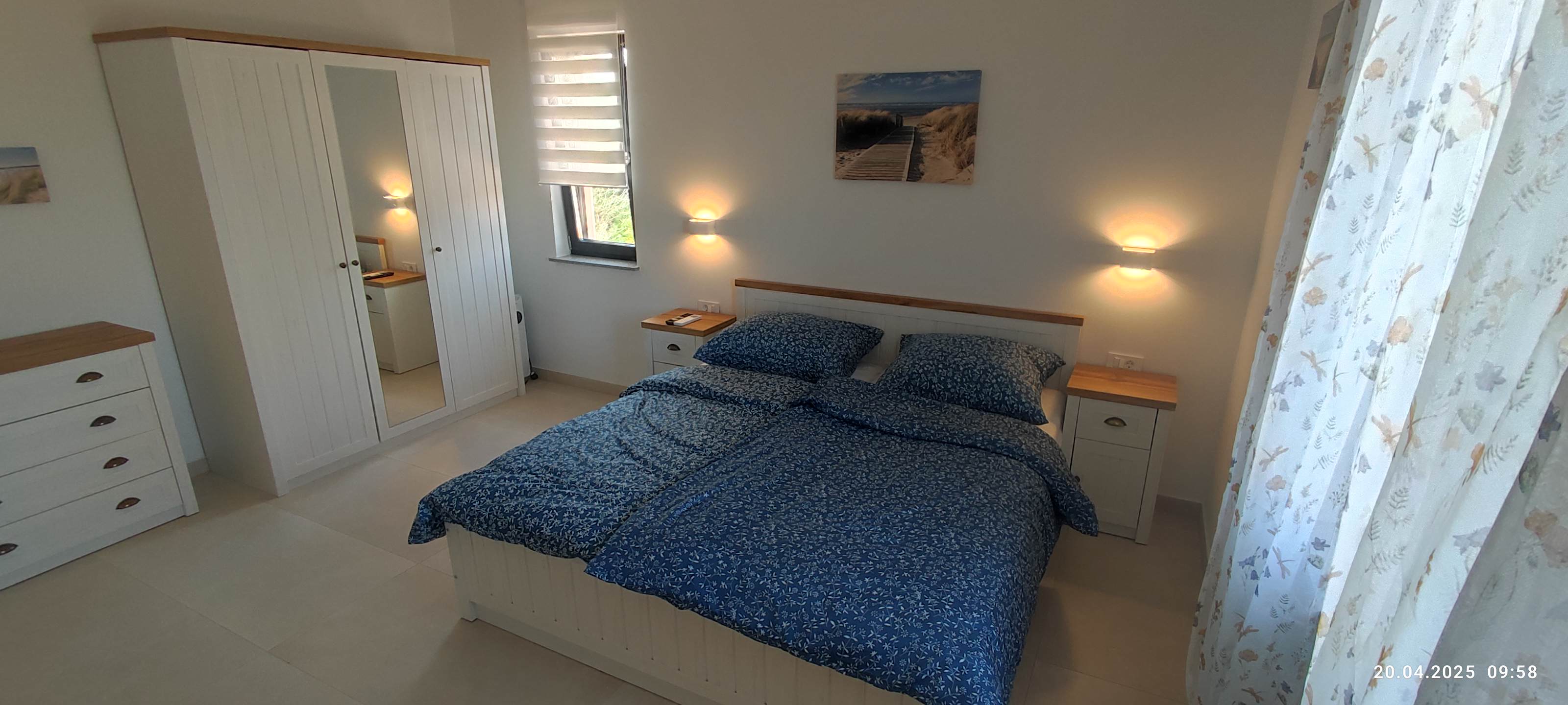 Schlafzimmer 1